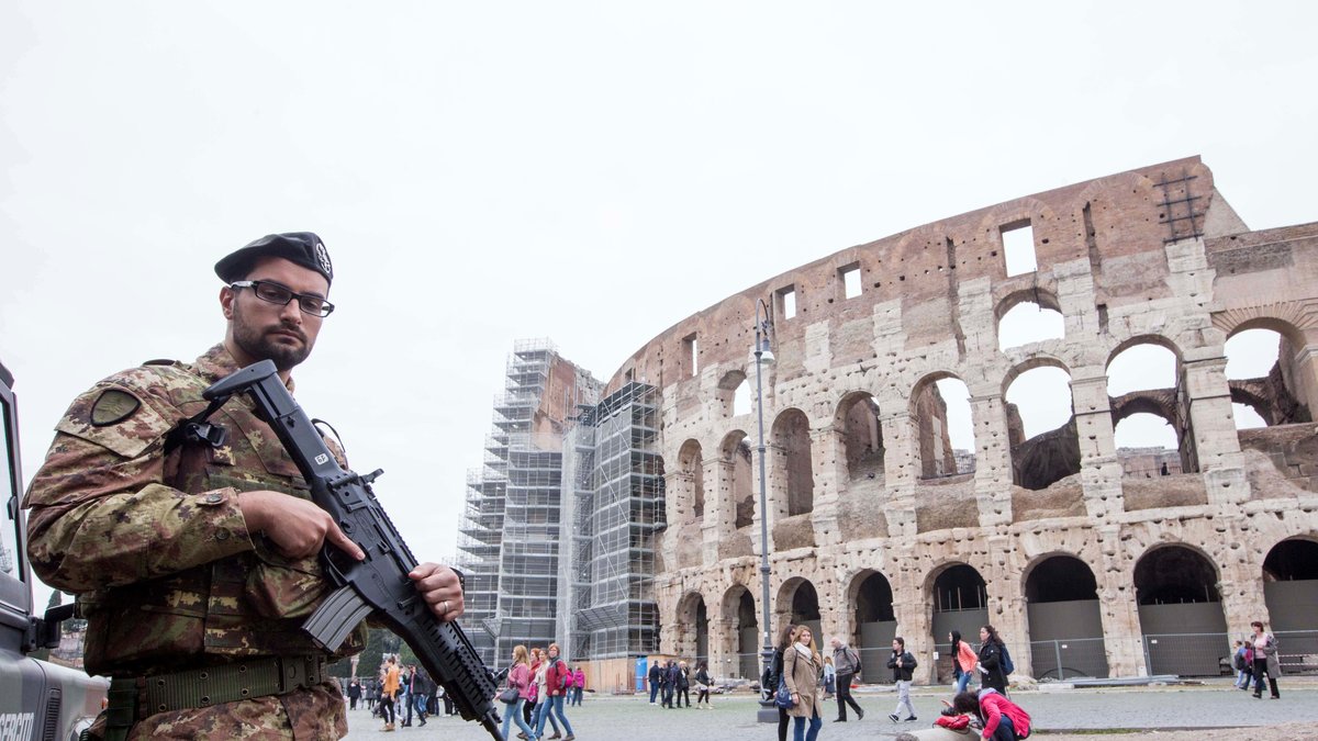 I Italien har säkerhetsnivån höjts efter terrorattacken i Paris. 